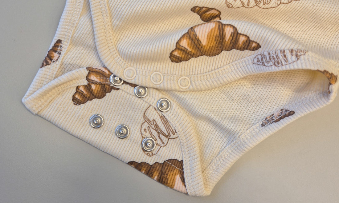 Flexible fit for your baby – VACVAC's bodystocking grows with your child